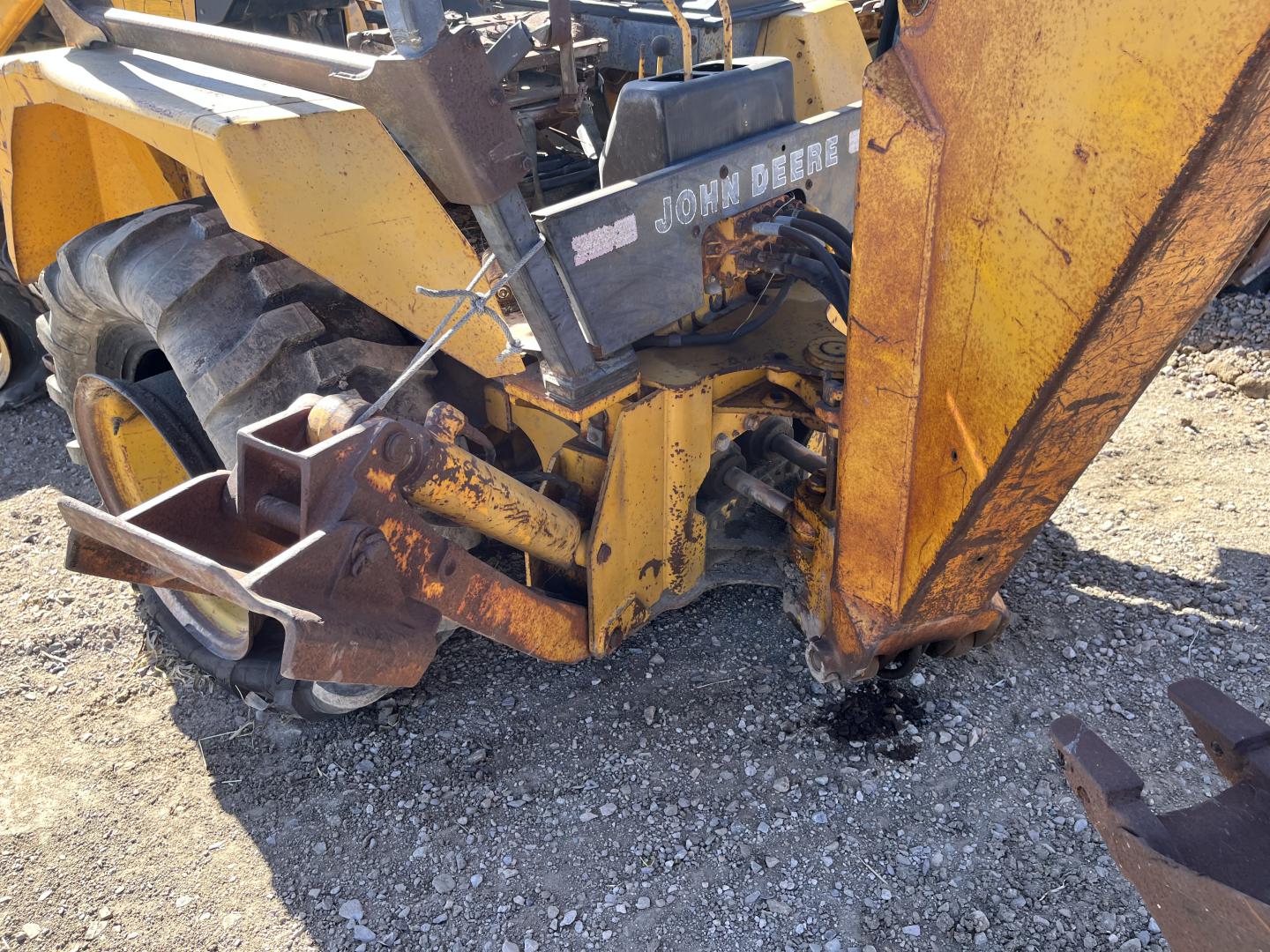 ./imagenes/INVOICE/2019/17348/RETROEXCAVADORA JOHN DEERE 210C (24).JPG